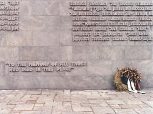 Bergen-Belsen "To the memory of all those who died in this place" © KatyJon